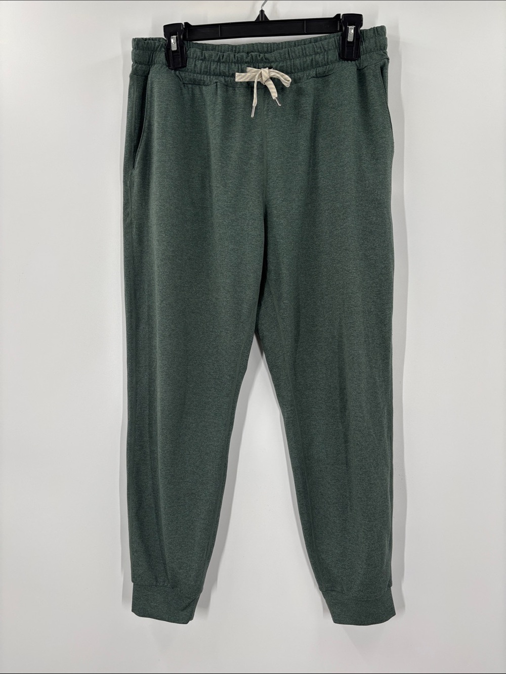 Vuori Green Joggers Women’s Size Medium